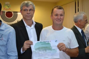 Foto - Primeira Turma da Capacitação do Bom Negócio Paraná de Pérola recebe certificados