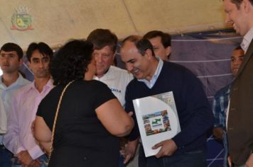 Foto - Entrega de escrituras de 129 casas em Pérola