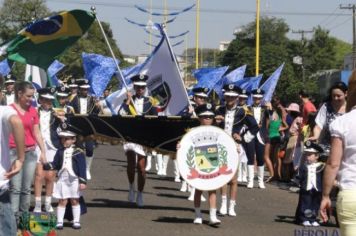 Foto - Desfile Cívico em comemoração ao aniversário de Pérola encanta moradores / Parte 2