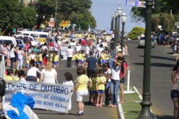 Foto - Desfile Cívico em comemoração ao aniversário de Pérola encanta moradores / Parte 2
