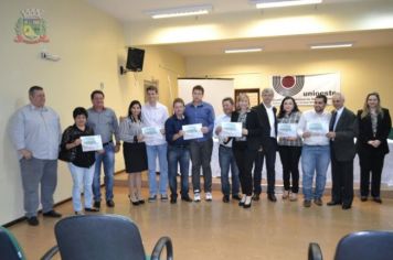 Foto - Primeira Turma da Capacitação do Bom Negócio Paraná de Pérola recebe certificados