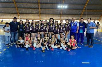 VOLEIBOL FEMININO CONQUISTA MEDALHA DE OURO NO JOJUP′S.