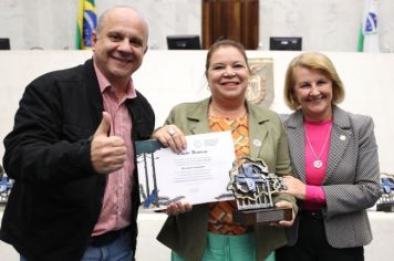 SECRETÁRIA MUNICIPAL DE SAÚDE DE PÉROLA RECEBE HOMENAGEM DA ASSEMBLEIA LEGISLATIVA DO PARANÁ