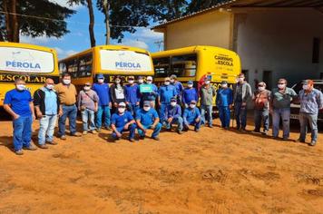 Instituto Sicoob entrega máscaras à servidores públicos de Pérola.