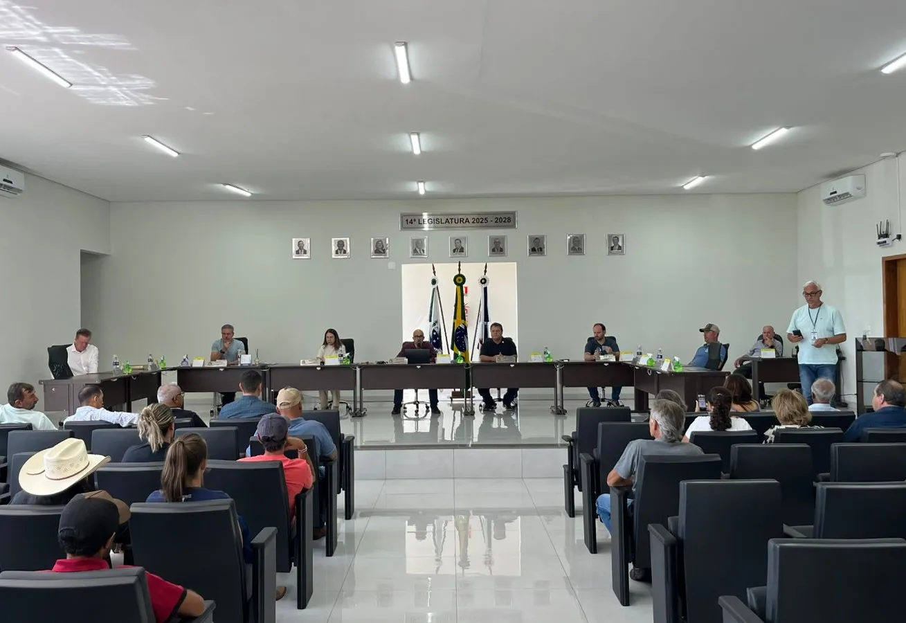 Audiência pública em Pérola debate crise na cadeia do leite e reforça apoio aos produtores