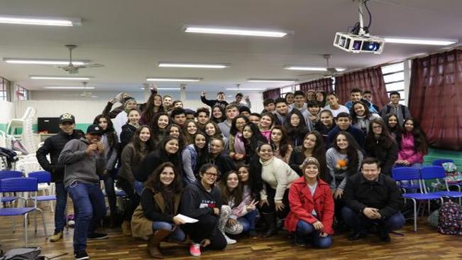 Alunos do 9º Ano do Colégio Nestor Victor sabatinam o Presidente da Amerios.